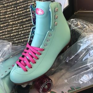 MOXI Beach Bunny Rollerblades 🐰